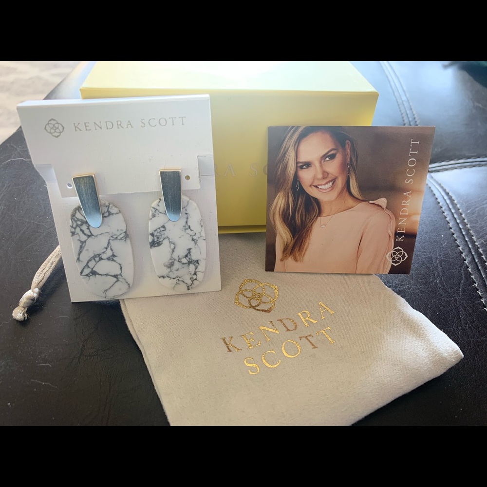NWOT Kendra Scott Howlite Aragon Earrings